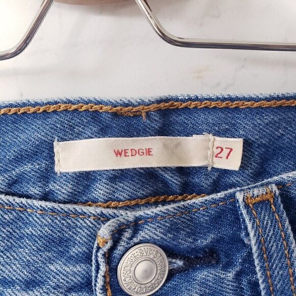 Levis Wedgie Jeans Size 27 100% Cotton Rigid Denim Distressed Medium Blue Wash - Picture 5 of 11